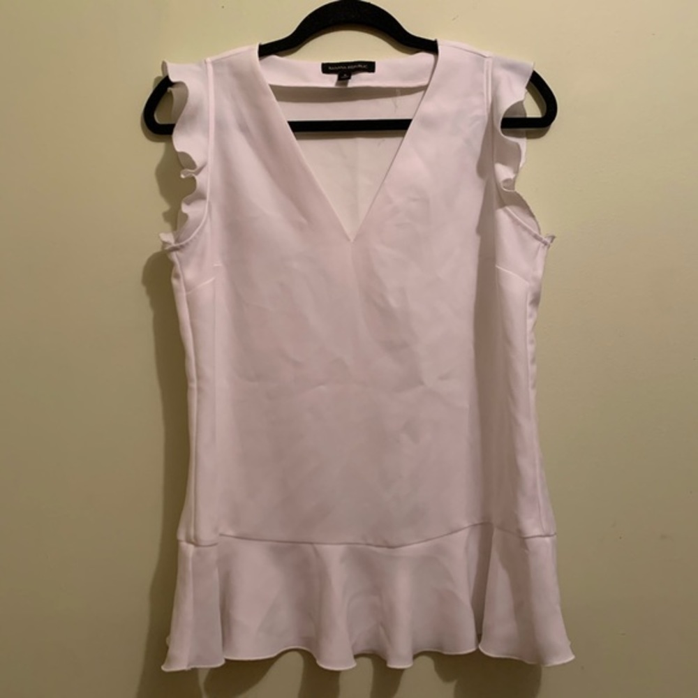 BANANA REPUBLIC White Ruffle V-neck Blouse | Small